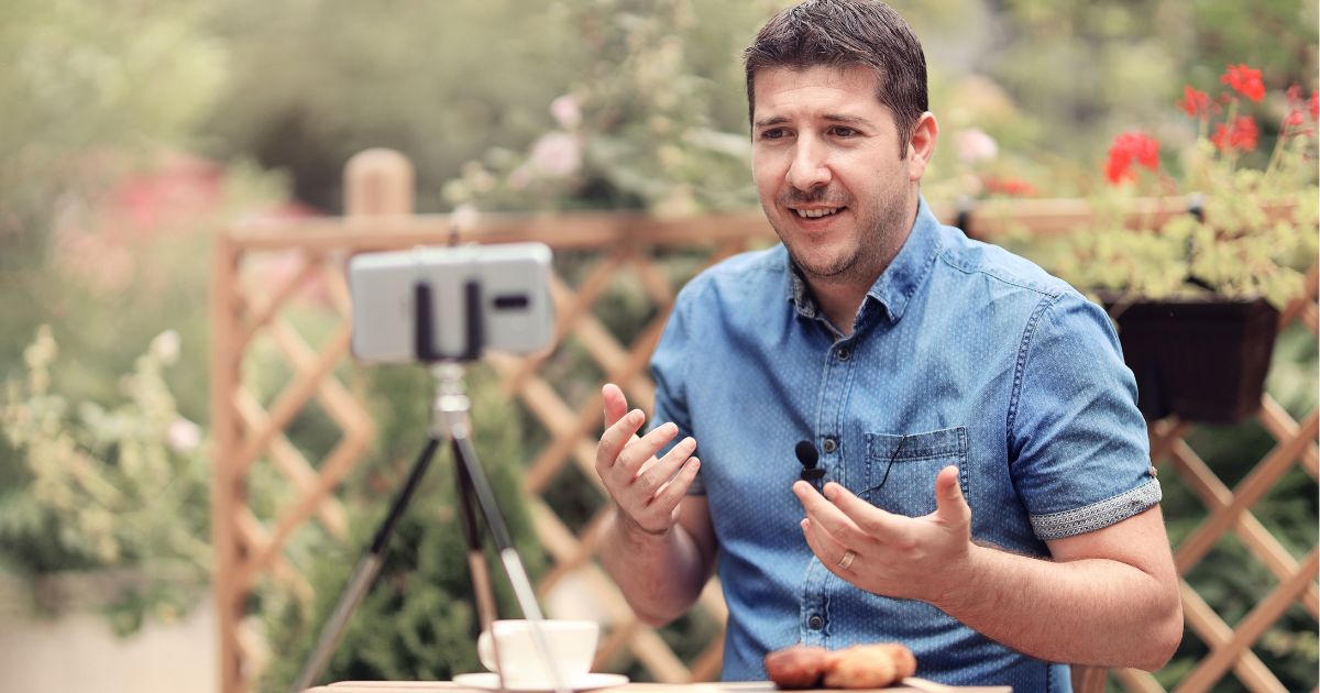 Best Wireless Lavalier Microphones for Vlogging