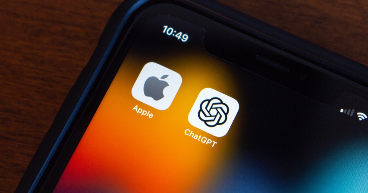 siri-and-chatgpt-geekflare