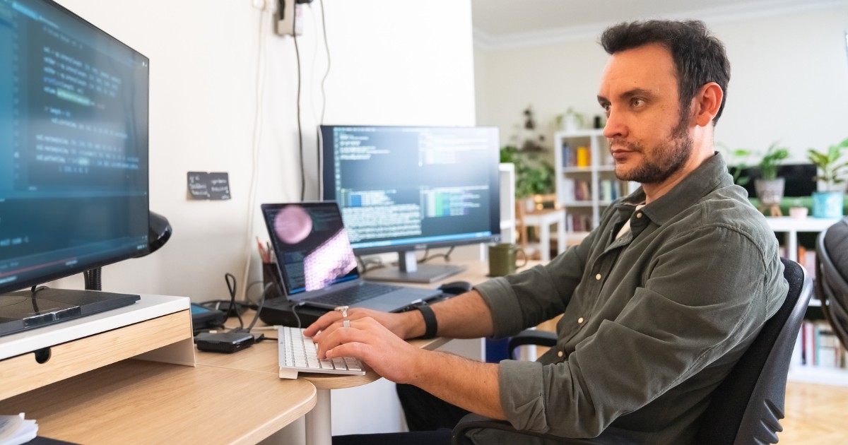 developer-working-on-python